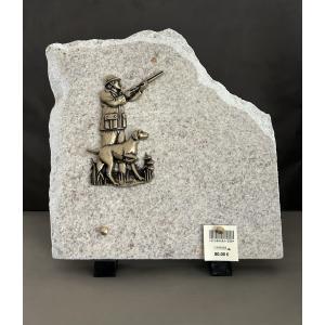 Plaque granit avec chasseur en bronze