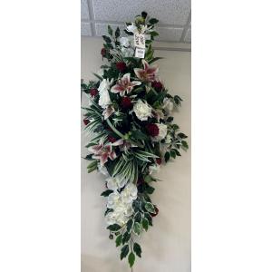 Dessus de cercueil en fleurs artificielles