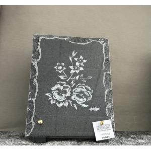 Plaque en granit avec décor de fleurs